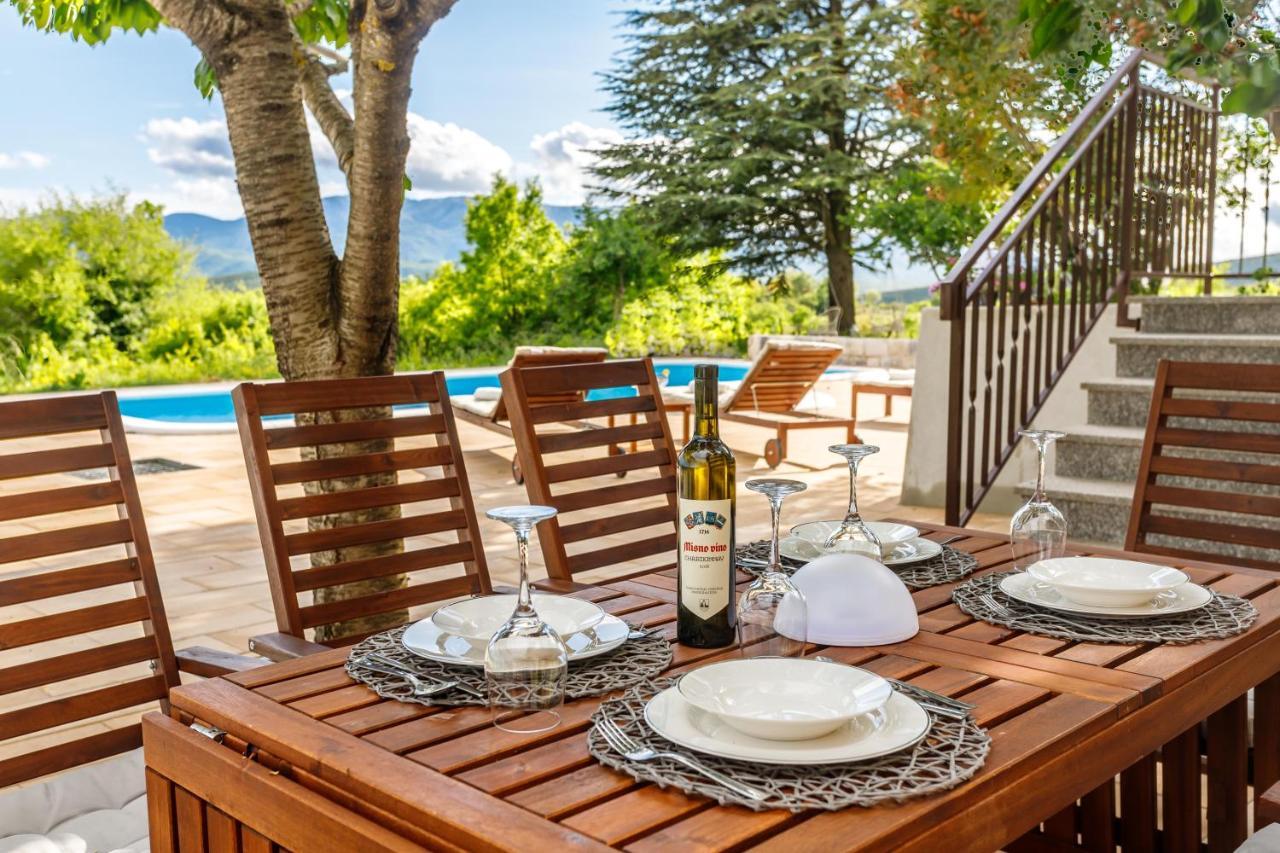 Casa Di Oliva-House With Heated Pool & Jacuzzi In Trilj, Croatia Villa Eksteriør billede