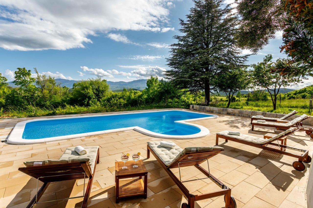 Casa Di Oliva-House With Heated Pool & Jacuzzi In Trilj, Croatia Villa Eksteriør billede