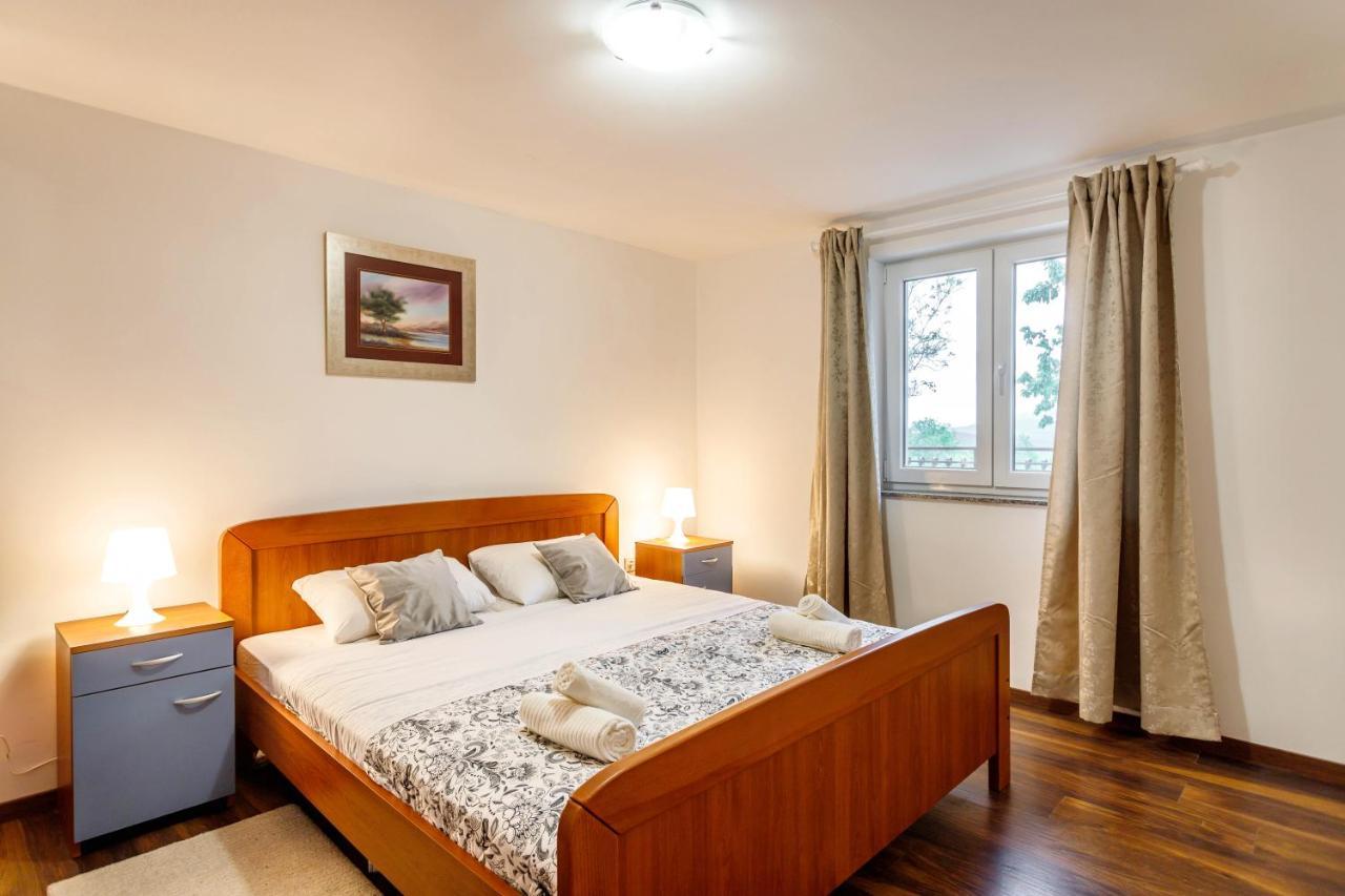 Casa Di Oliva-House With Heated Pool & Jacuzzi In Trilj, Croatia Villa Eksteriør billede
