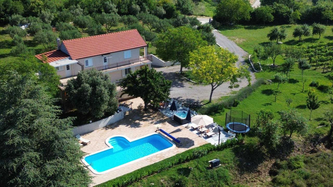 Casa Di Oliva-House With Heated Pool & Jacuzzi In Trilj, Croatia Villa Eksteriør billede