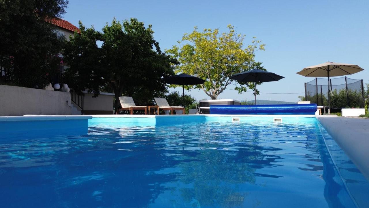 Casa Di Oliva-House With Heated Pool & Jacuzzi In Trilj, Croatia Villa Eksteriør billede
