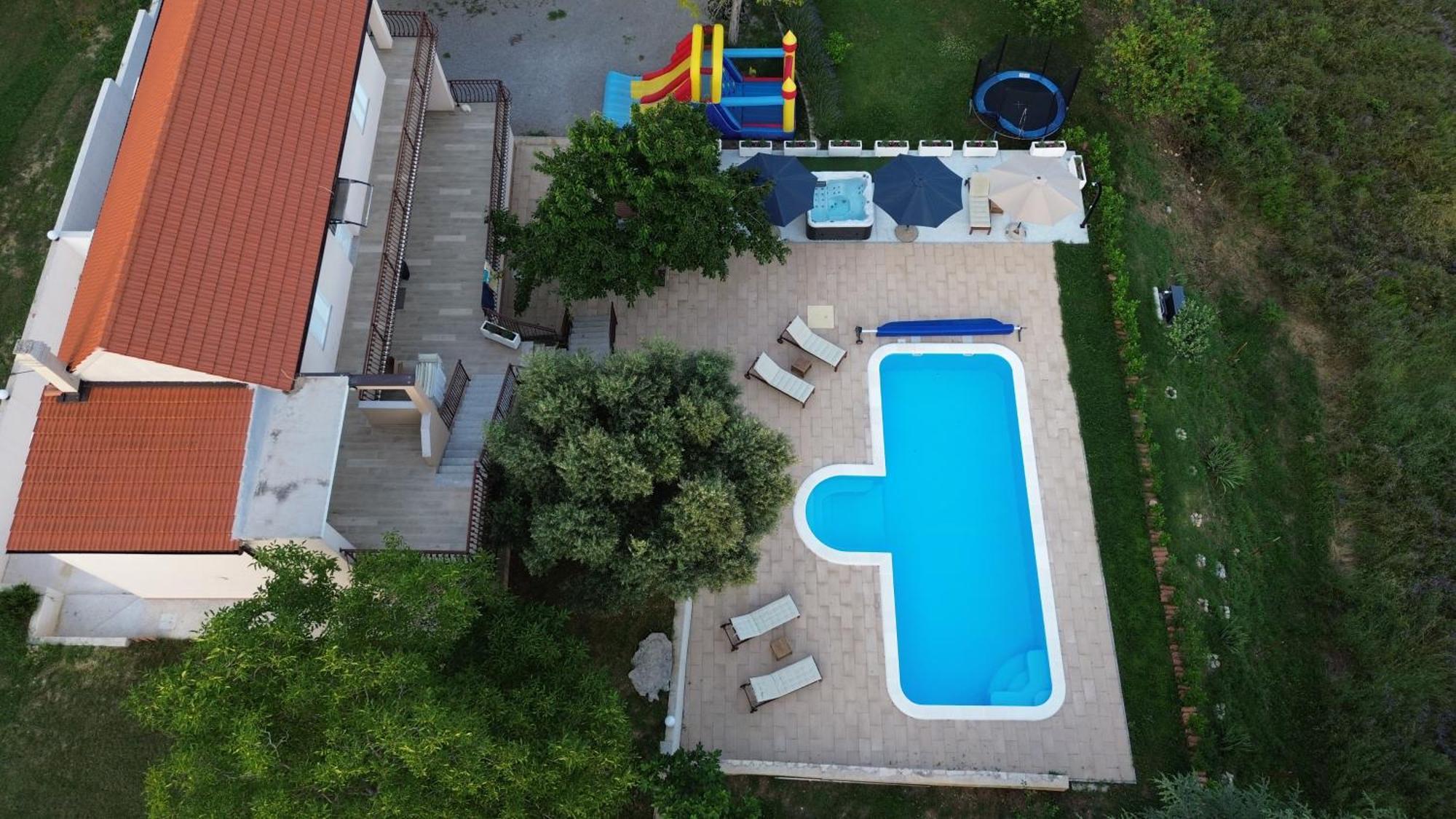 Casa Di Oliva-House With Heated Pool & Jacuzzi In Trilj, Croatia Villa Eksteriør billede